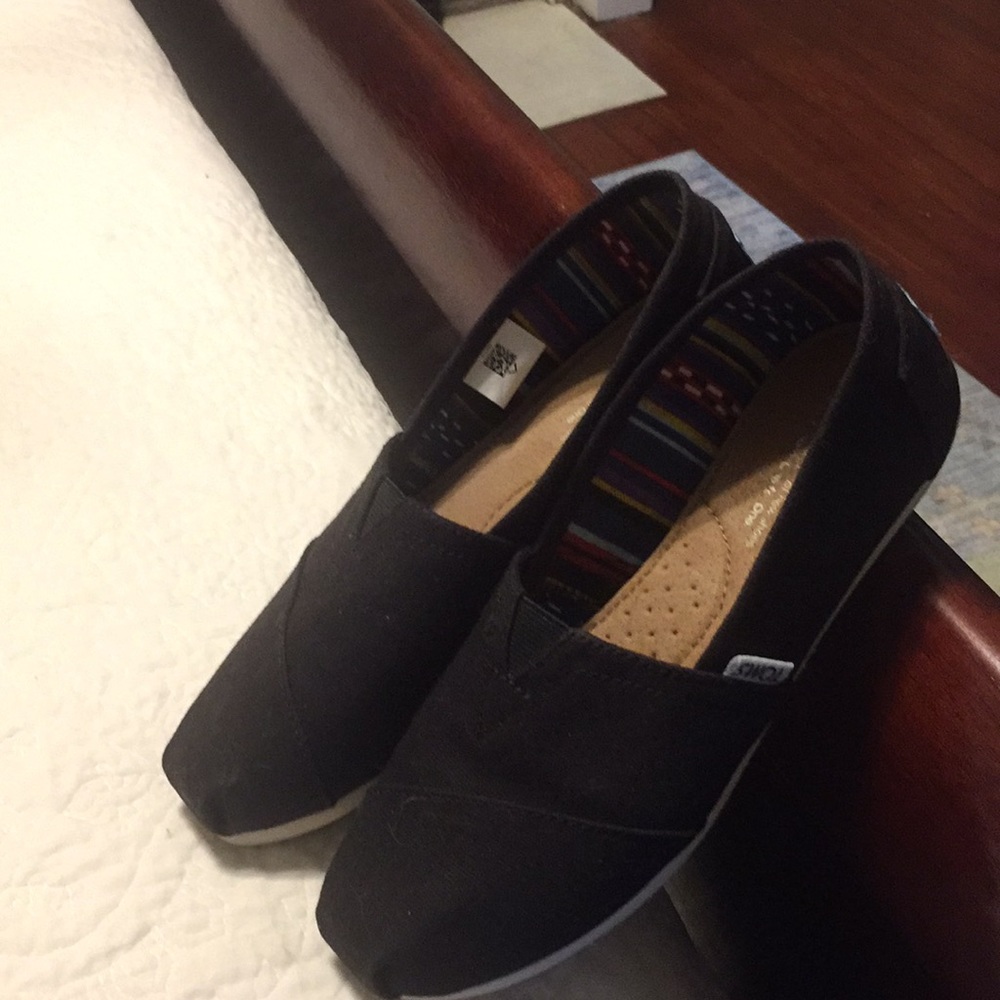 Black Toms women’s size 7